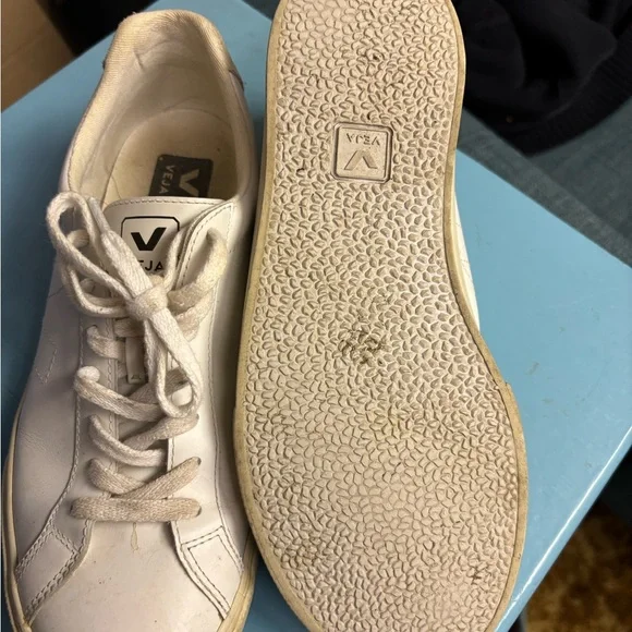 Women’s white Veja shoes, US size 9 EU 40 - Picture 3 of 4